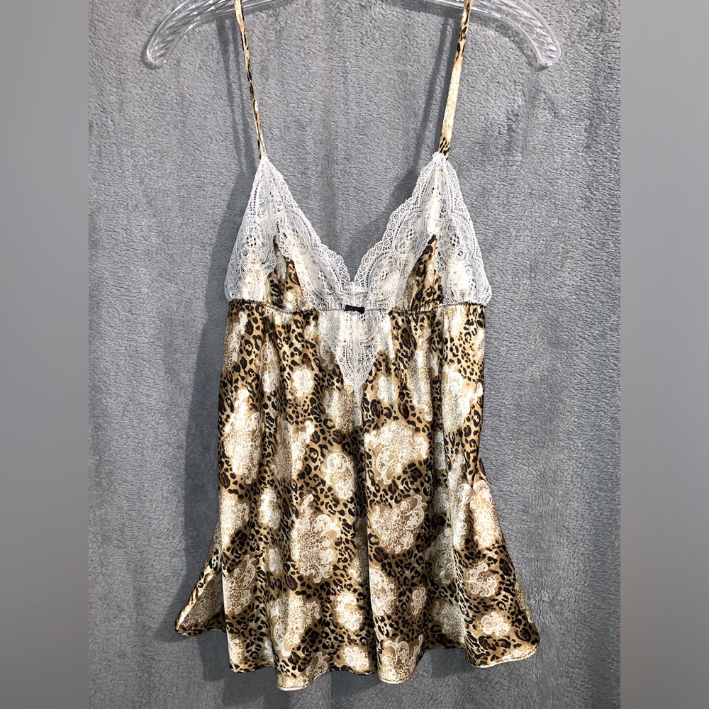 Victoria’s Secret lingerie top leopard and lace. Satin and polyester Size medium